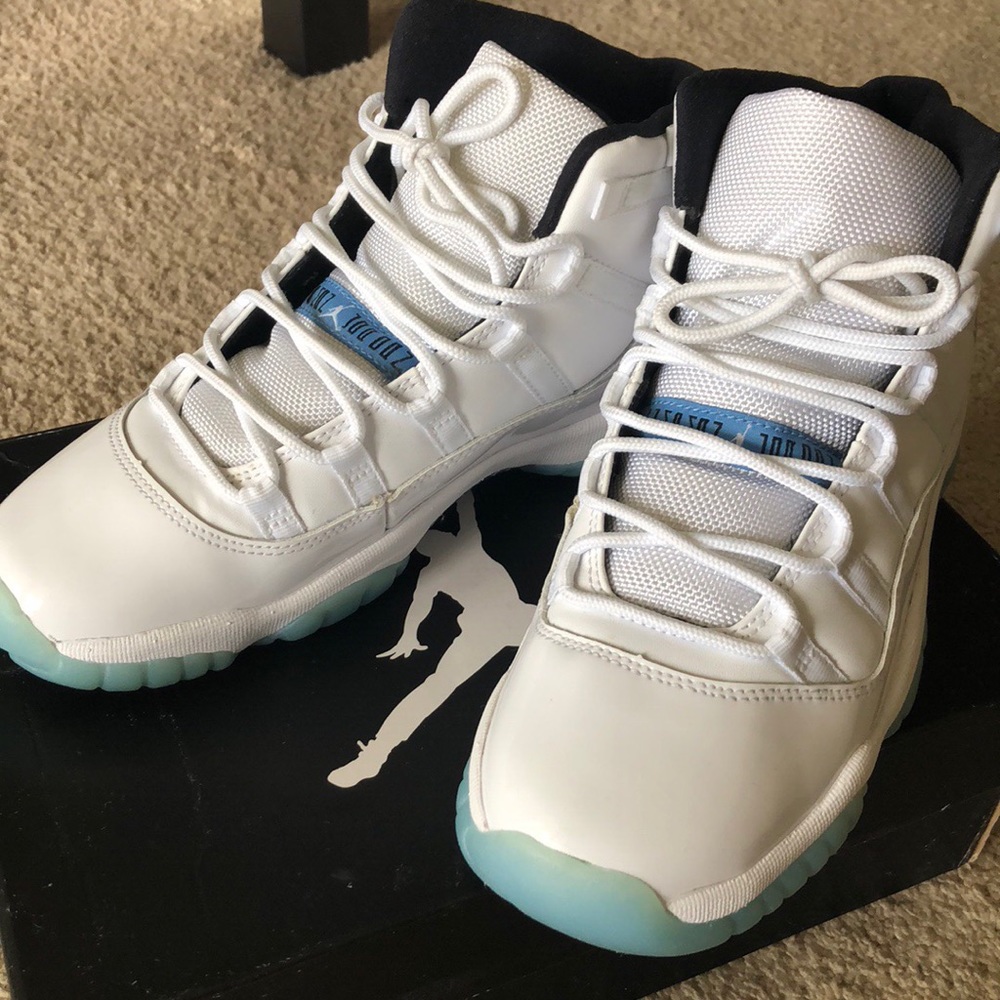 Jordan 11 Legend Blue